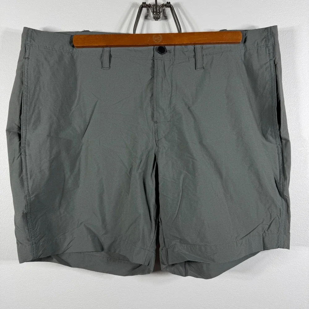 Gap Tech Short Pavement Gray 38